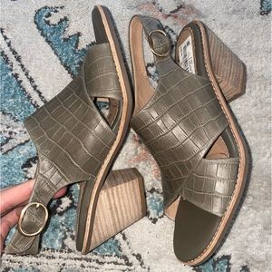 NEW olive green fall heels size 8